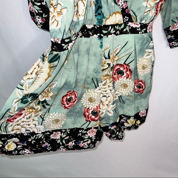 UMGEE SHORTS ROMPER with bell sleeves - Picture 2 of 5